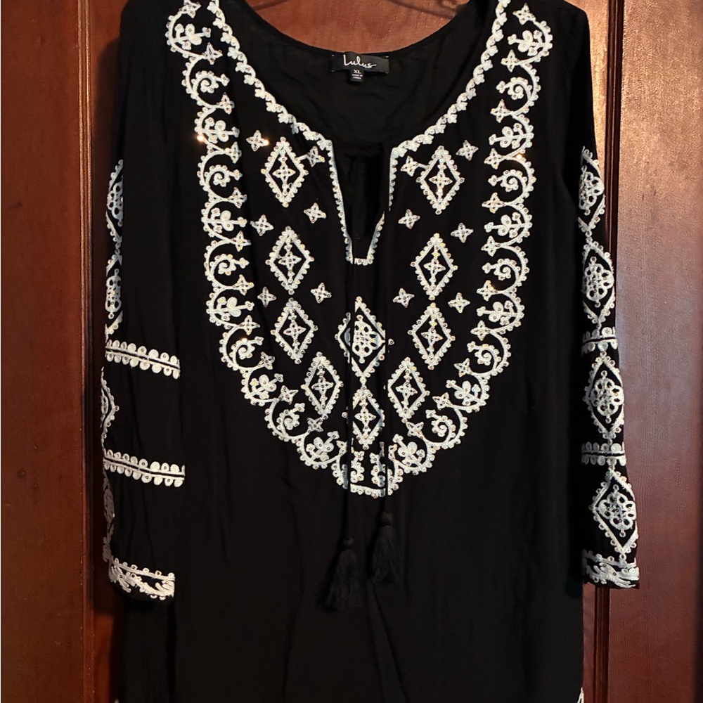 Lulu's Black Top with White Embroidery